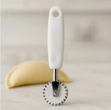 CORTADOR DE MASA CON RUEDA DENTADA