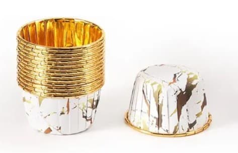 CAPACILLOS DE CARTON BLANCO / DORADO CON BORDE DORADO 11CM SET DE 24 PZAS