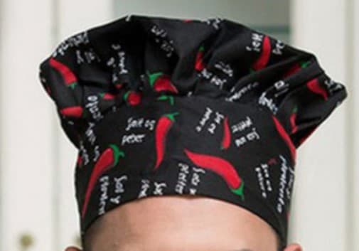 GORRO HONGO NEGRO CON PIMIENTOS