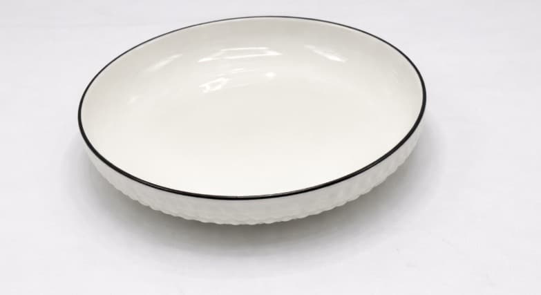 PLATO DE CERÀMICA REDONDO CON BORDE NEGRO 8''