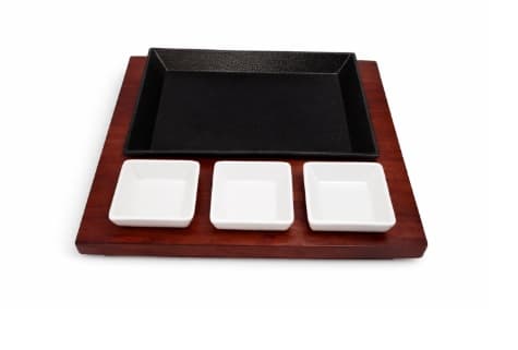 PLATO DE HIERRO CUADRADO CON RAMEKIN  22X16X2.1CM
