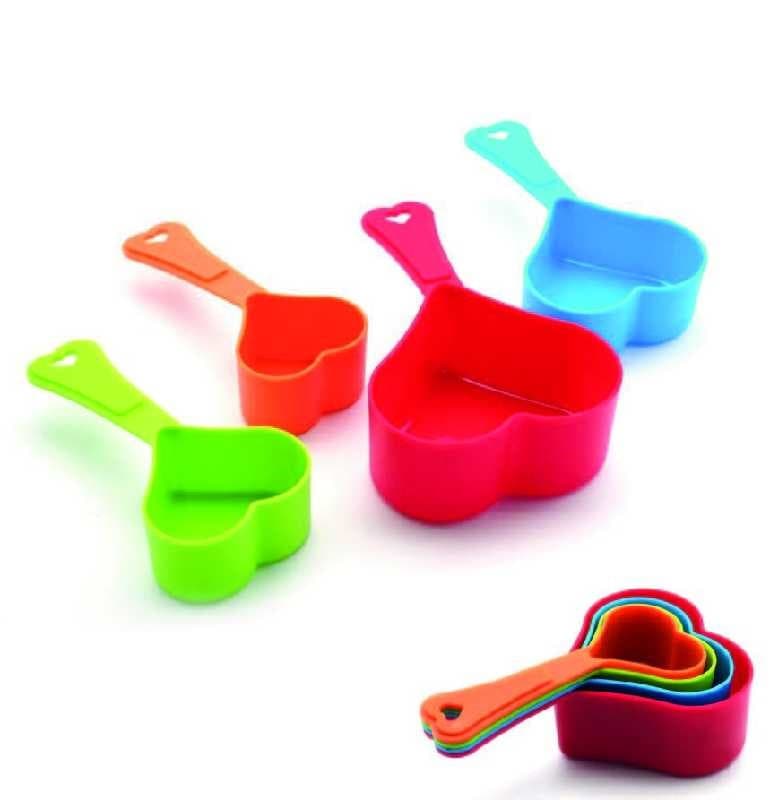 CUCHARAS MEDIDORAS EN FORMA DE CORAZON.