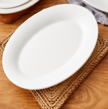 PLATO DE CERÁMICA OVALADA BLANCA 12"