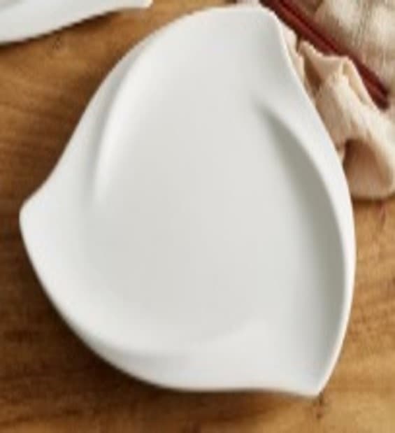 PLATO DE CERÁMICA TRIANGULAR BLANCO 9" COD: SJP-9"