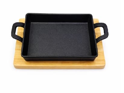 PLATO DE HIERRO FORJADO CON BASE DE MADERA 20X12CM