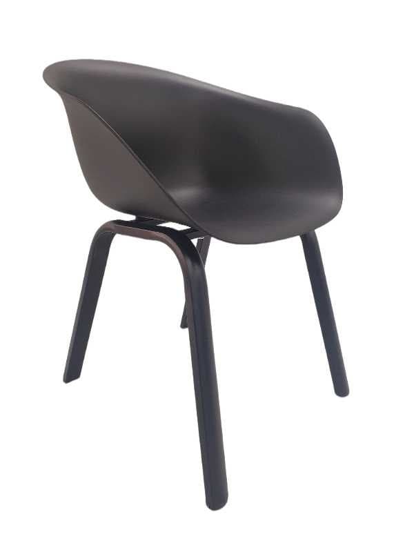 SILLA PP NEGRA PATAS METAL NEGRA