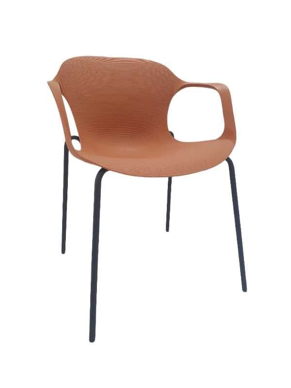 SILLA PP MARRON PATAS METAL NEGRA