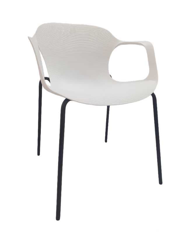 SILLA PP BLANCA PATAS METAL NEGRA