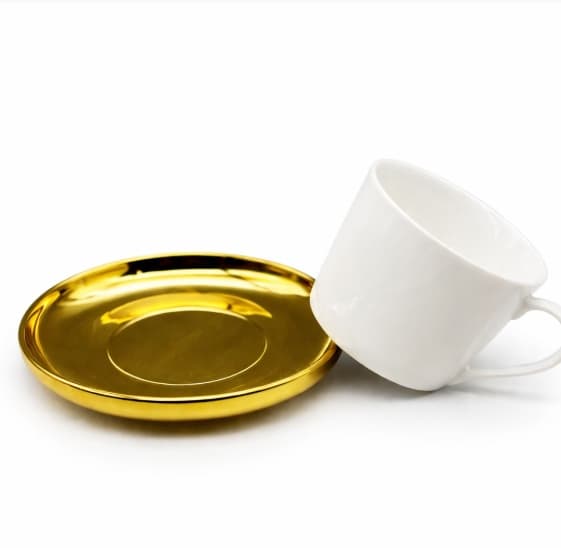 TAZA DE CERÁMICA CON PLATO DORADO SET 6 PZAS