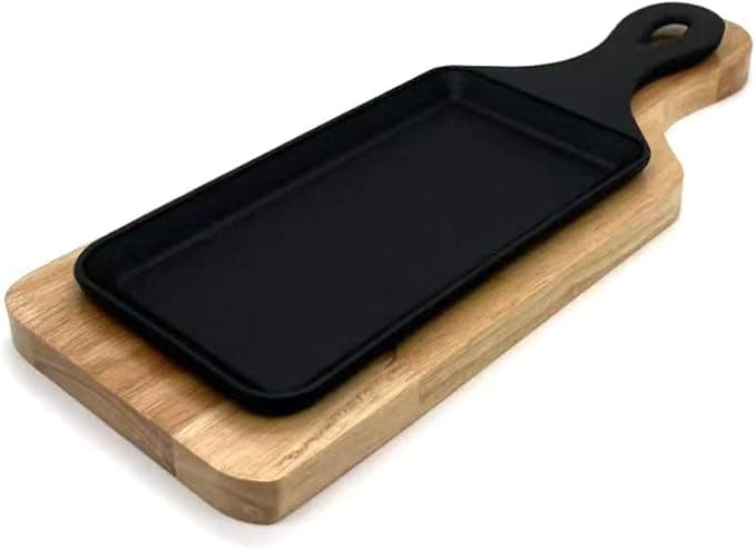 Plato de hierro con base de madera 48.5  x 11.5 x 1.5 cm.