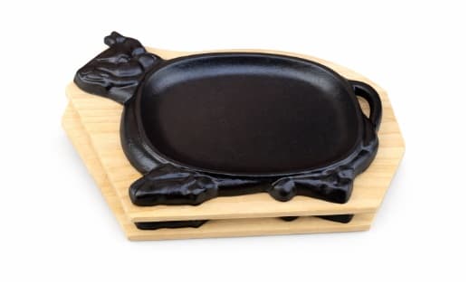 PLATO DE HIERRO VACA CON BASE DE MADERA 21X14.5X2 CM