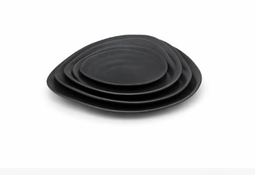 PLATO DE MELAMINA NEGRO TRIANGULAR 12.7*10*2CM/5