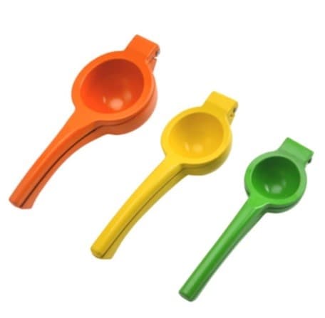 EXPRIMIDOR DE LIMON METAL VERDE Y NARANJA 6 CM