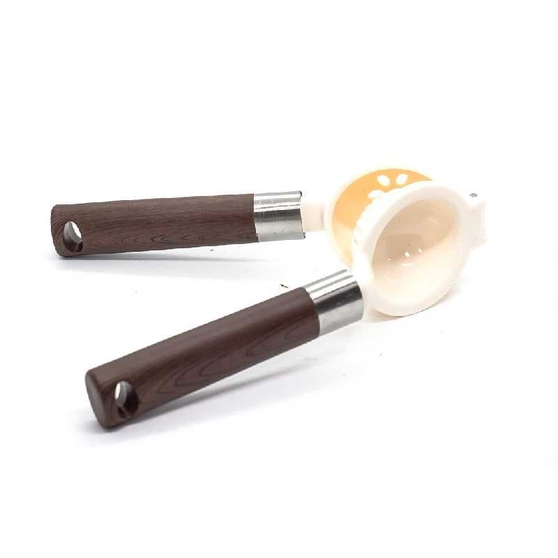 EXPRIMIDOR DE LIMON EN ACERO INOX CON MANGO DE PLASTICO